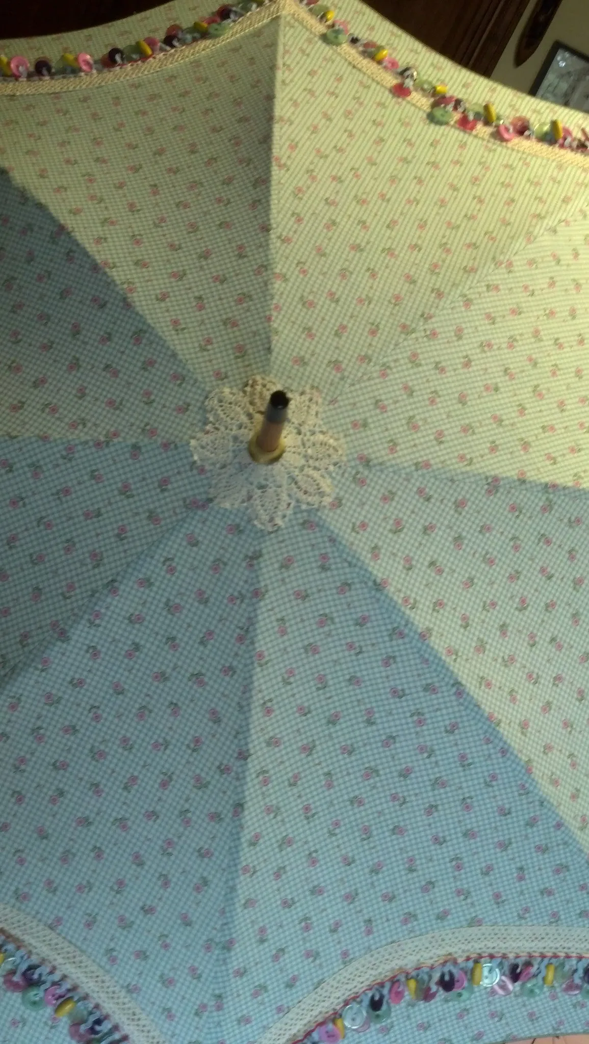 Fashion accessory umbrella, with lace & buttons