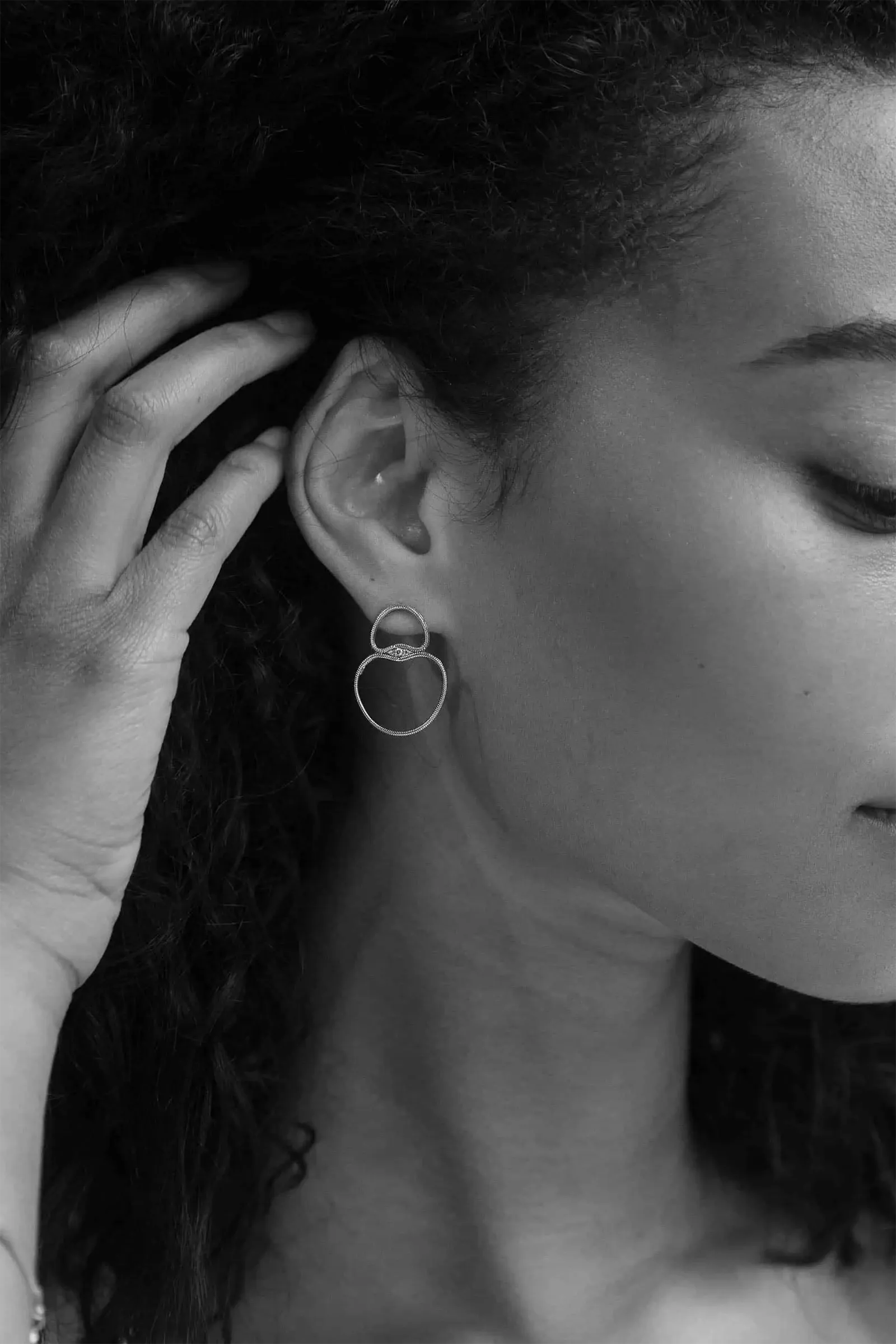 Fluid Diamonds Small Chain Earrings