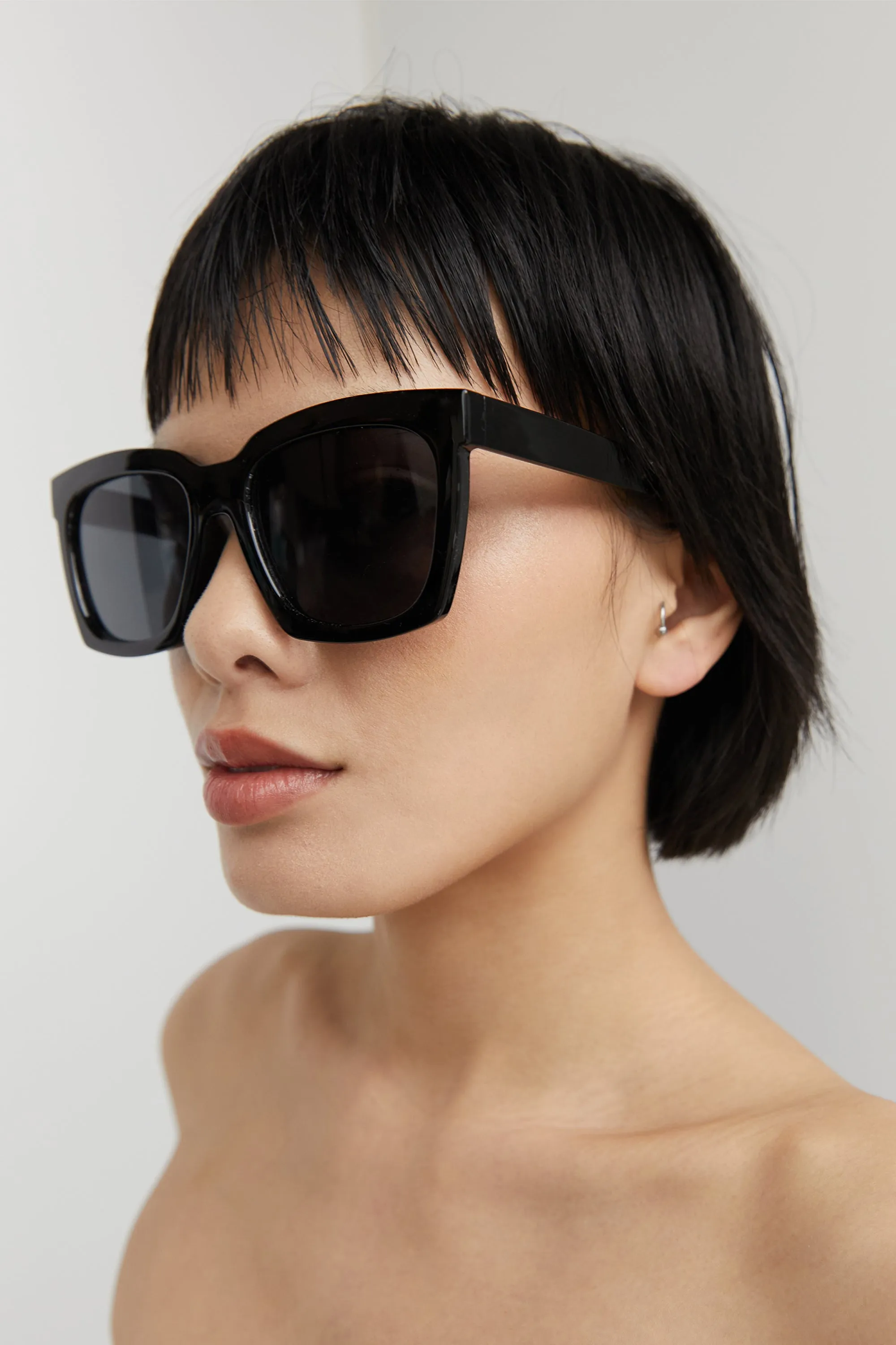 OVERSIZED FRAME SUNGLASSES